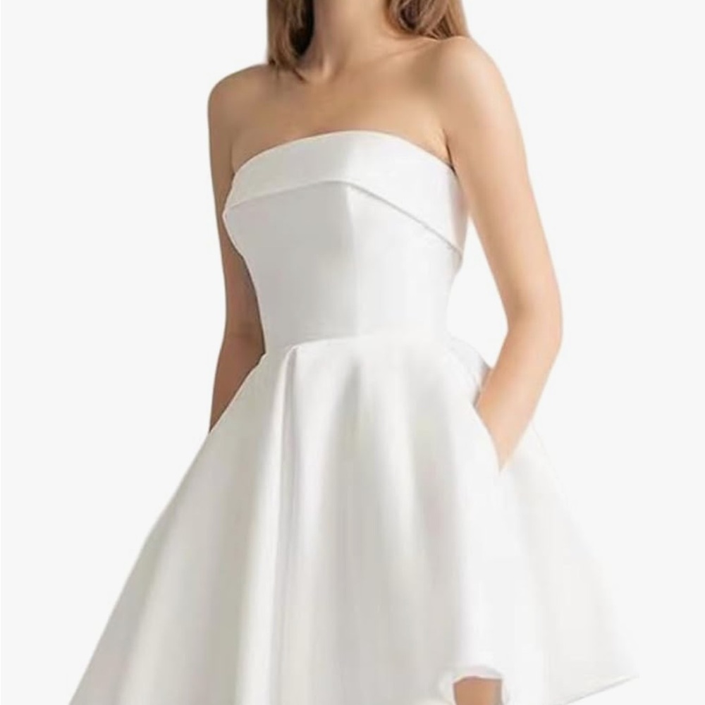 Elegant White Strapless Dress